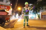 Chung tay giữ sạch phố phường